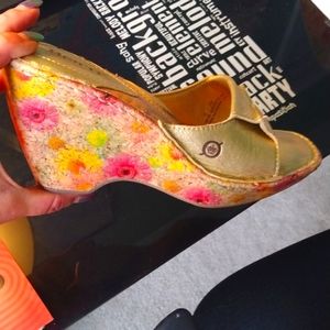 BORN size 8 floral sandals with wedges